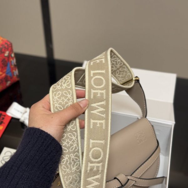 ロエベ ゲート デュアル 30 代/ 40 代 ショルダー バッグ 斜 めがけ ハイ ブランド loewe ショルダー バッグ ミニ ショルダー バッグ 人気 ブランド 流行り廃り の ない ブランド バッグ - 画像 (14)