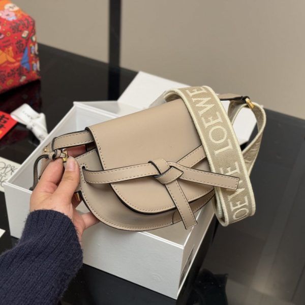 ロエベ ゲート デュアル 30 代/ 40 代 ショルダー バッグ 斜 めがけ ハイ ブランド loewe ショルダー バッグ ミニ ショルダー バッグ 人気 ブランド 流行り廃り の ない ブランド バッグ - 画像 (13)