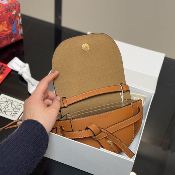 ロエベ ゲート デュアル 30 代/ 40 代 ショルダー バッグ 斜 めがけ ハイ ブランド loewe ショルダー バッグ ミニ ショルダー バッグ 人気 ブランド 流行り廃り の ない ブランド バッグ - 画像 (9)