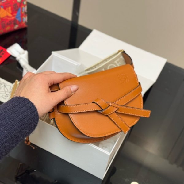 ロエベ ゲート デュアル 30 代/ 40 代 ショルダー バッグ 斜 めがけ ハイ ブランド loewe ショルダー バッグ ミニ ショルダー バッグ 人気 ブランド 流行り廃り の ない ブランド バッグ - 画像 (8)
