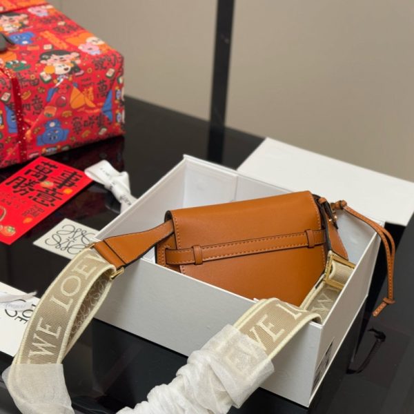 ロエベ ゲート デュアル 30 代/ 40 代 ショルダー バッグ 斜 めがけ ハイ ブランド loewe ショルダー バッグ ミニ ショルダー バッグ 人気 ブランド 流行り廃り の ない ブランド バッグ - 画像 (11)