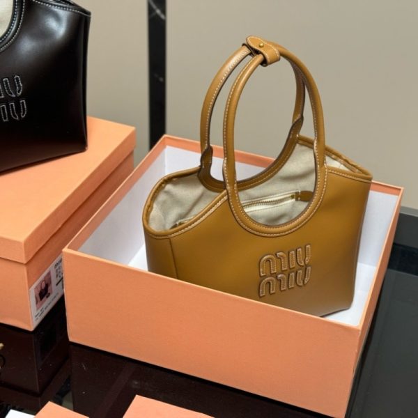 ミュウミュウ トートバッグ コピー miumiu ショルダー バッグ トート バッグ ブランド レディース 2way バッグ ハイ ブランド 人気 おすすめ - 画像 (3)