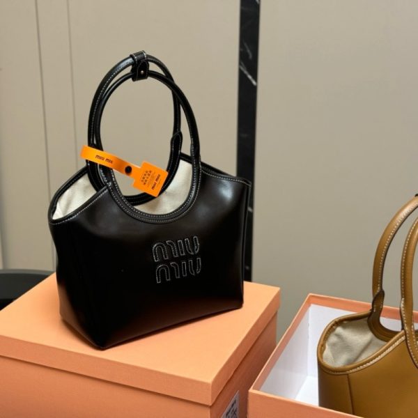ミュウミュウ トートバッグ コピー miumiu ショルダー バッグ トート バッグ ブランド レディース 2way バッグ ハイ ブランド 人気 おすすめ - 画像 (2)