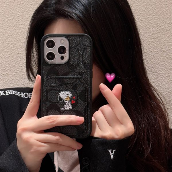 コーチ スヌーピー iphone16/16pro ケース coach iphone16 ケース ブランド iphonese2/se3 ケース お 揃い カップル iphone15/14 ケース キャラクター iphone ケース カード 収納 ハイ ブランド - 画像 (2)