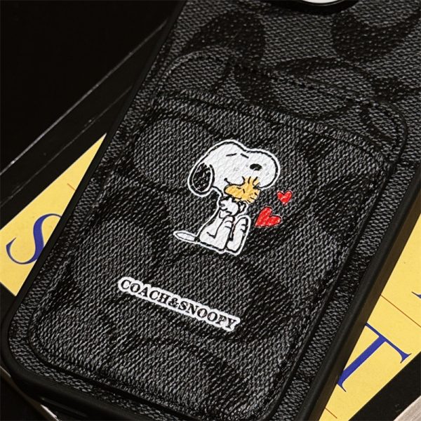 コーチ スヌーピー iphone16/16pro ケース coach iphone16 ケース ブランド iphonese2/se3 ケース お 揃い カップル iphone15/14 ケース キャラクター iphone ケース カード 収納 ハイ ブランド - 画像 (3)