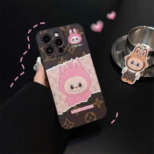 iphone16/16plus ケース ラブブ ルイ ヴィトン iphone17/17pro ケース 芸能人 iphone15 promax /14 ケース ストラップ 付き スマホケース ブランド レザー iphone14pro/14promax ケース チャーム 付き かわいい アイフォン13pro ケース 大人可愛い - 画像 (4)