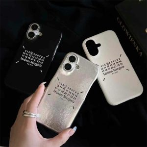 マルジェラ iphone16/16pro ケース maison margiela iphone15pro max ケース お揃い iphoneケース 韓国 アイドル iphone14/13/12ケース ブランド メンズ スマホケース レディース