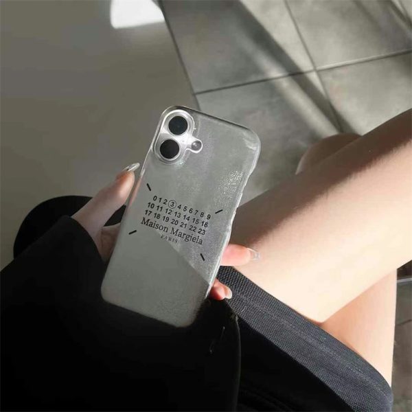マルジェラ iphone16/16pro ケース maison margiela iphone15pro max ケース お揃い iphoneケース 韓国 アイドル iphone14/13/12ケース ブランド メンズ スマホケース レディース - 画像 (4)